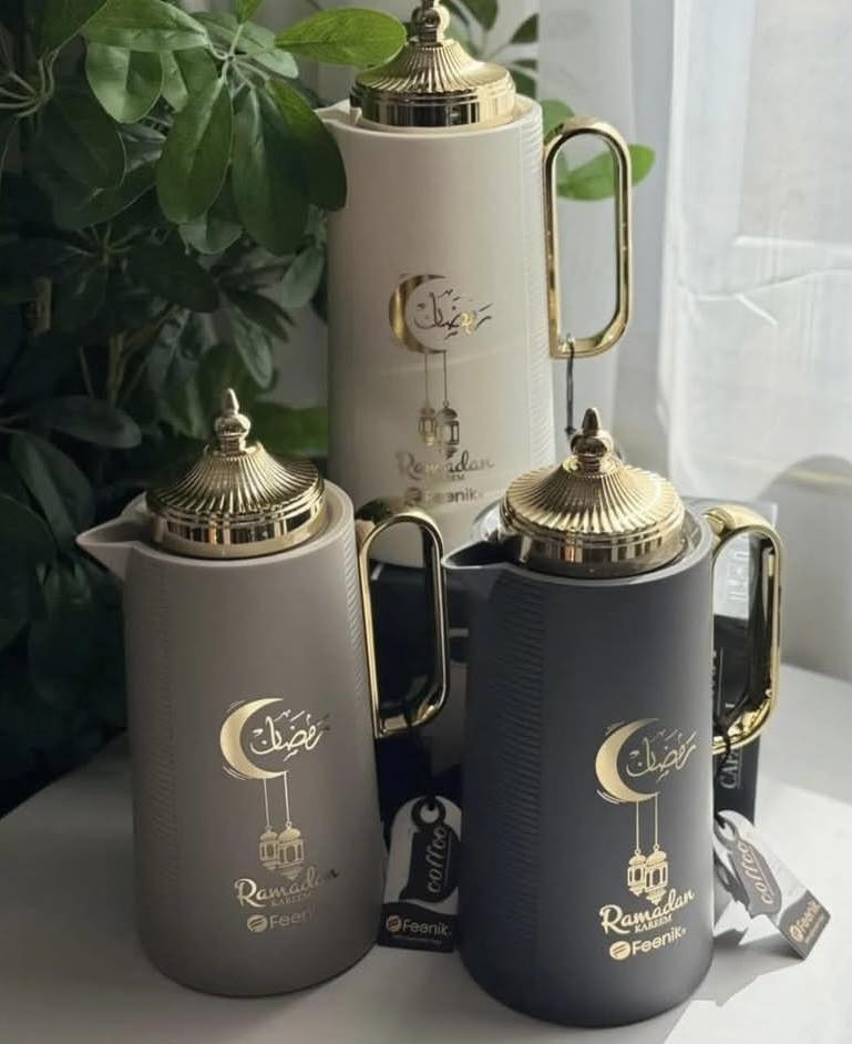 Grand Choix de Thermos Chez Nous ! Thermos Feenik 1L Idéal pour le Thé et le Café Disponibles en plusieurs Couleurs Chic pour tous les Goûts Pratiques, élégants et Parfaits pour Garder vos Boissons bien Chaudes !